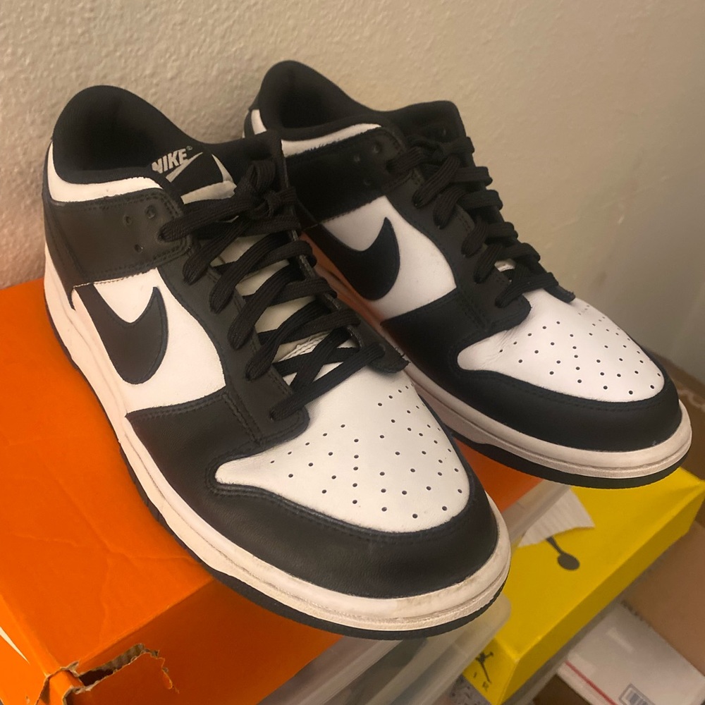 SOLDNike Dunk Low “Panda”